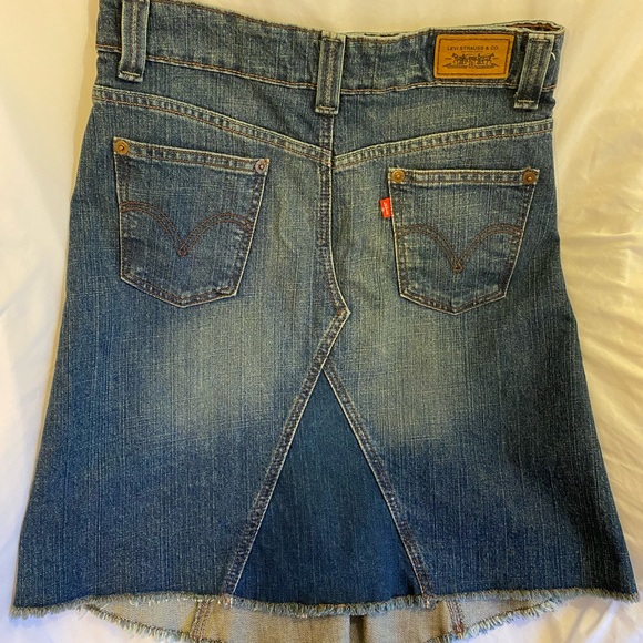 LEVI’S Denim Skirt two tone asymmetrical Sz 4 - Picture 6 of 8